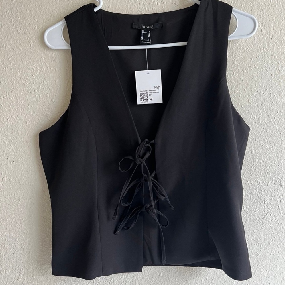 Forever 21 Black Sleeveless Tie Front Tank Top